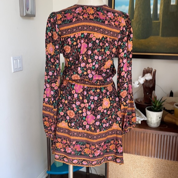 Hold - Picture 3 of 6